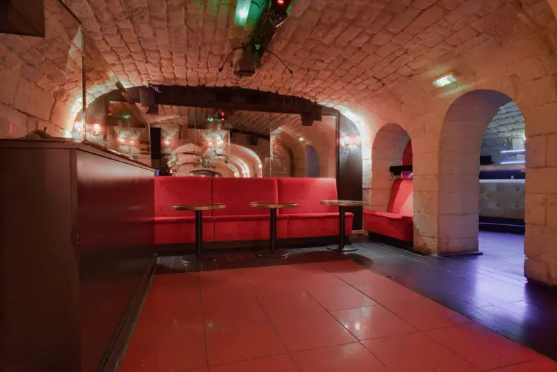 Banquettes et tabourets du dancefloor